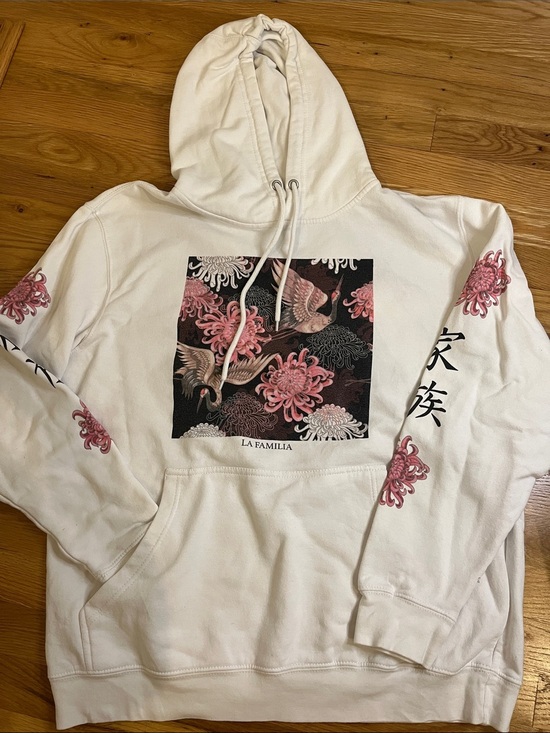 La familia Tops - White Hoodie with Pink Crane Graphic